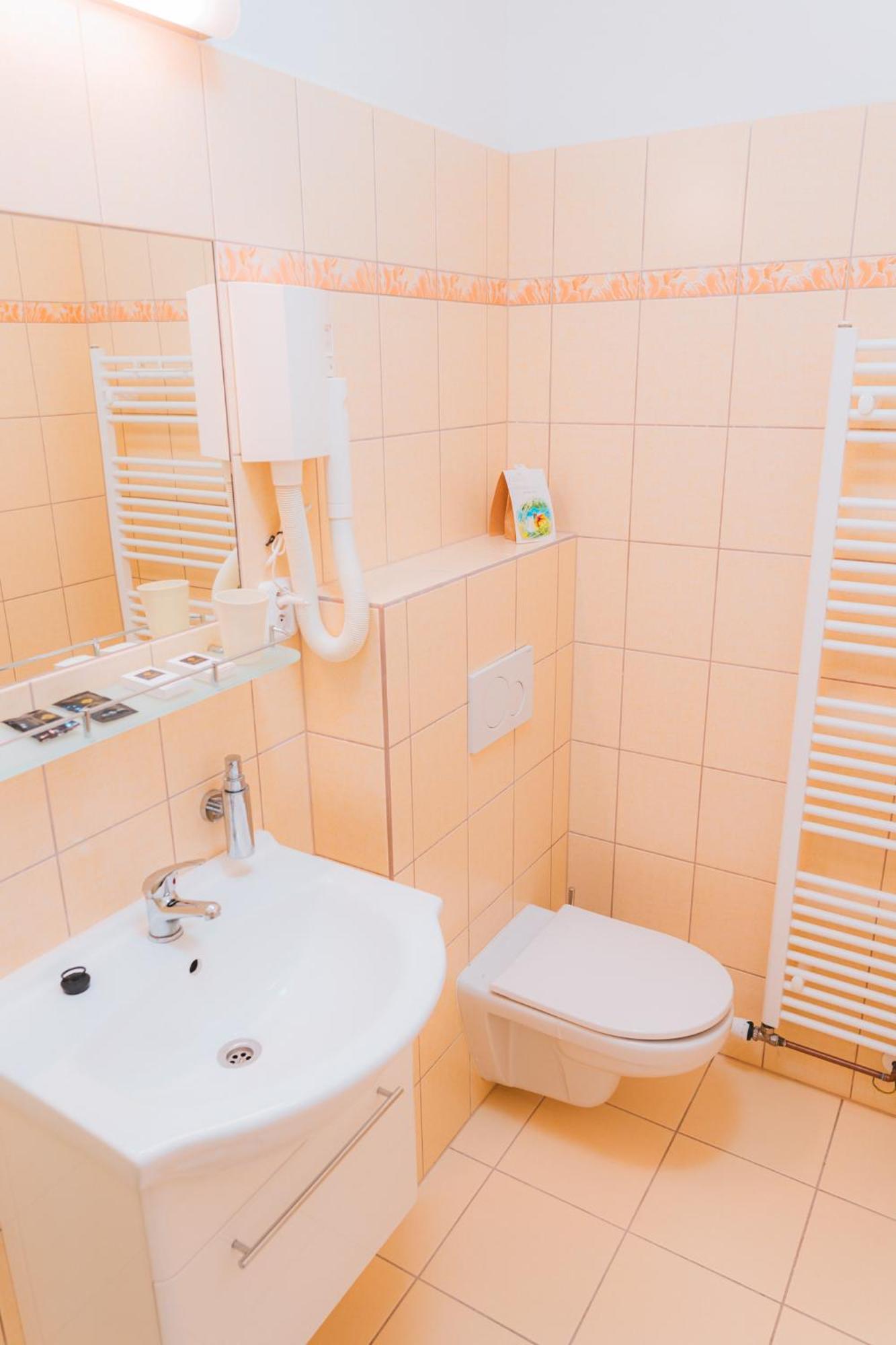 Kavarna A Penzion Reichl Králíky Bagian luar foto