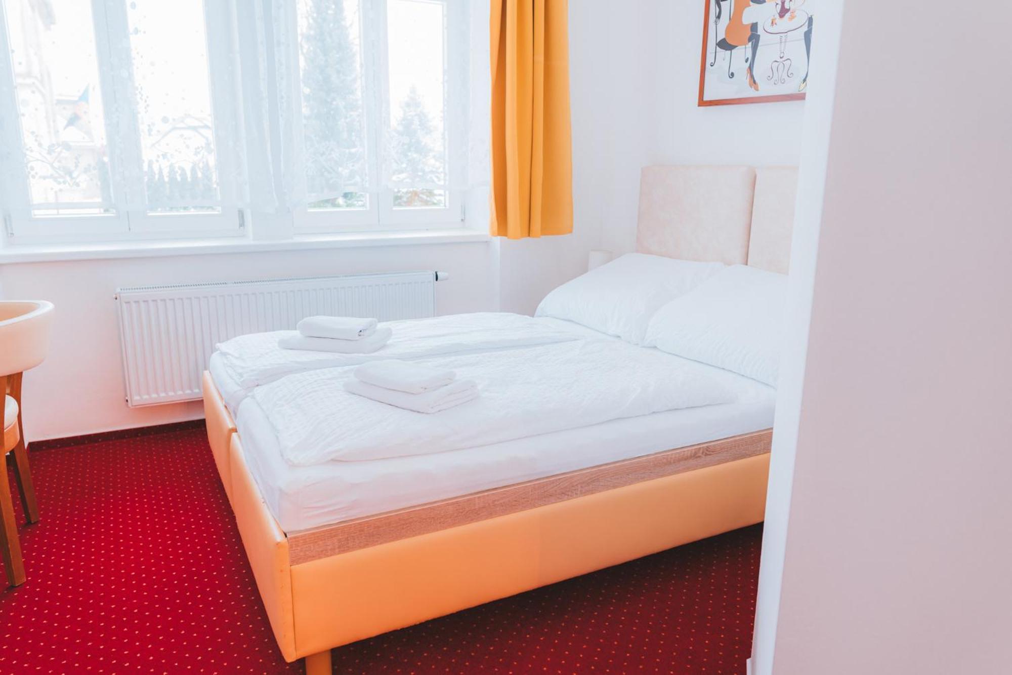 Kavarna A Penzion Reichl Králíky Bagian luar foto