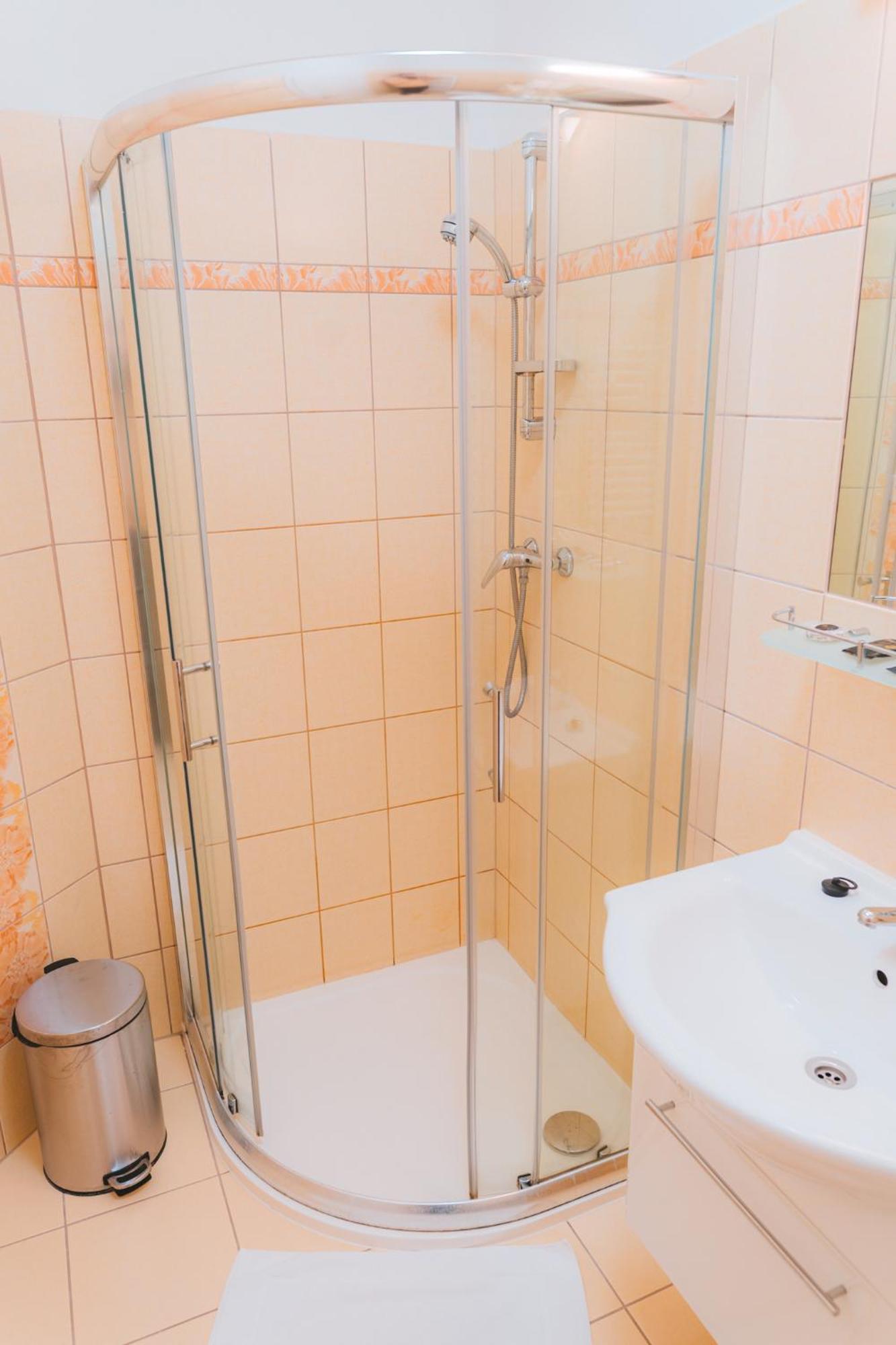 Kavarna A Penzion Reichl Králíky Bagian luar foto
