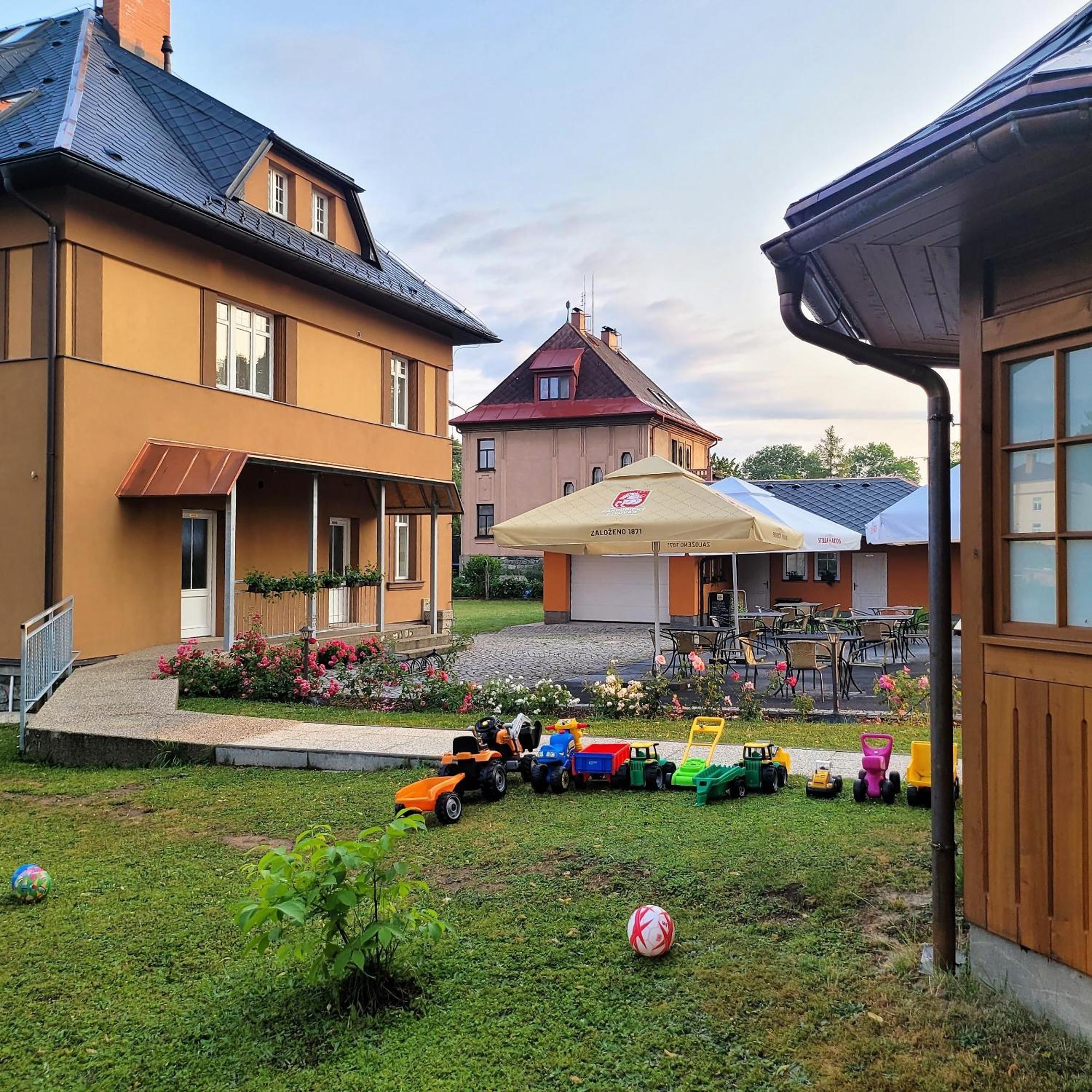 Kavarna A Penzion Reichl Králíky Bagian luar foto