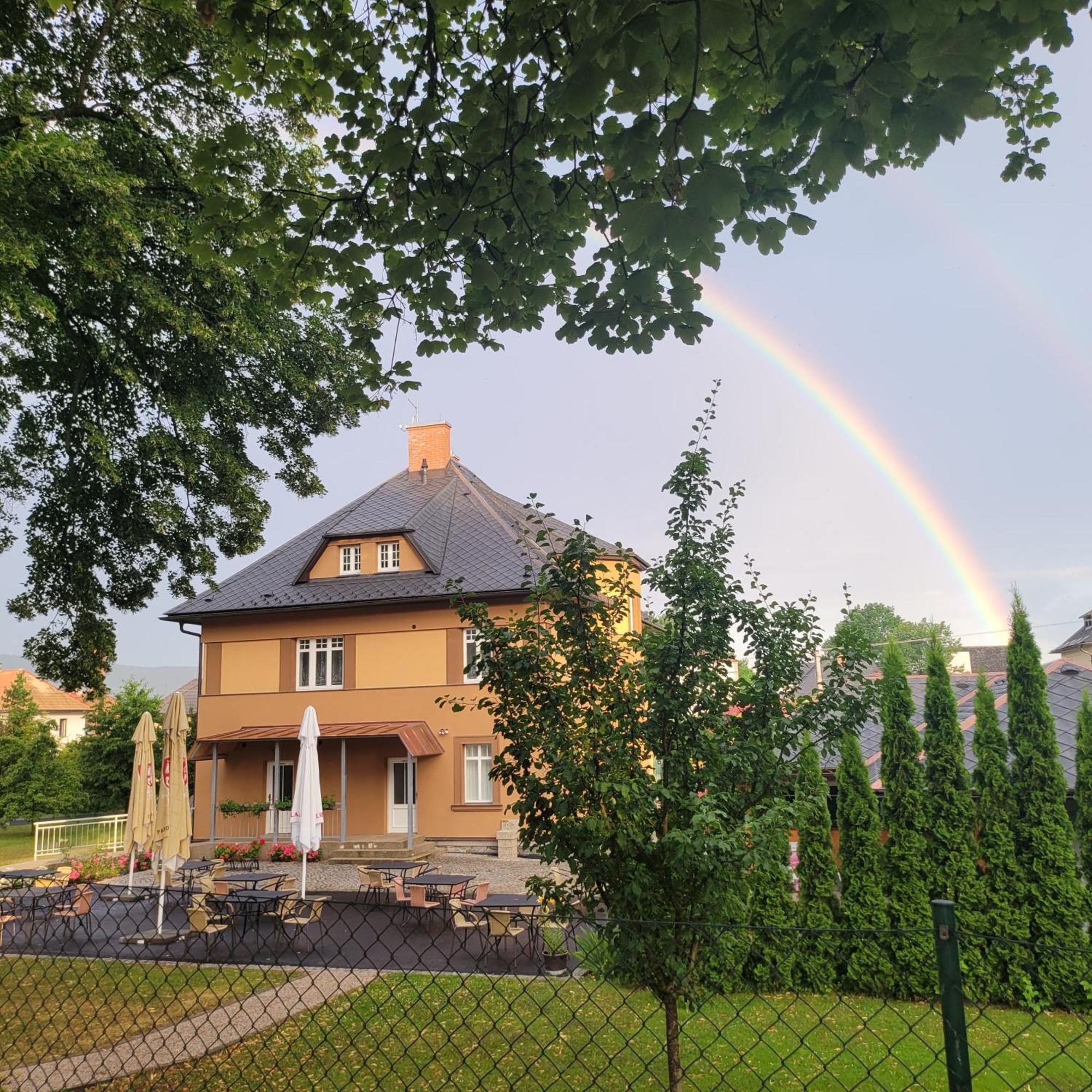 Kavarna A Penzion Reichl Králíky Bagian luar foto