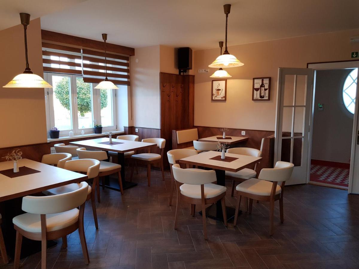Kavarna A Penzion Reichl Králíky Bagian luar foto